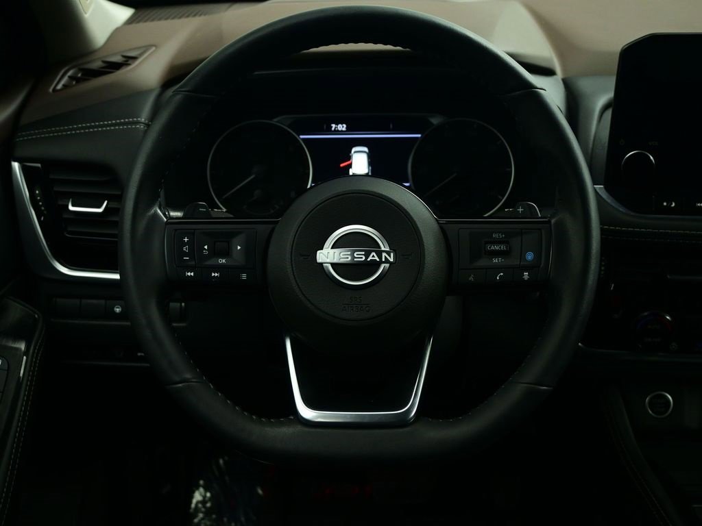 Used 2023 Nissan Rogue SL w/ SL Premium Package image 3