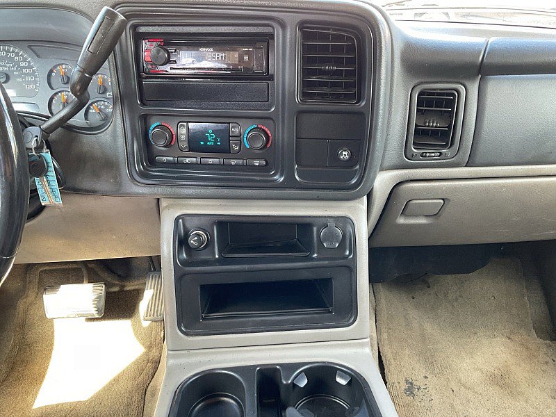 Used 2005 Chevrolet Suburban Z71 w/ Preferred Equipment Group AWD/4WD image 13