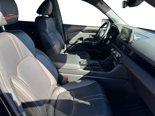 Used 2025 Honda Pilot TrailSport image 17