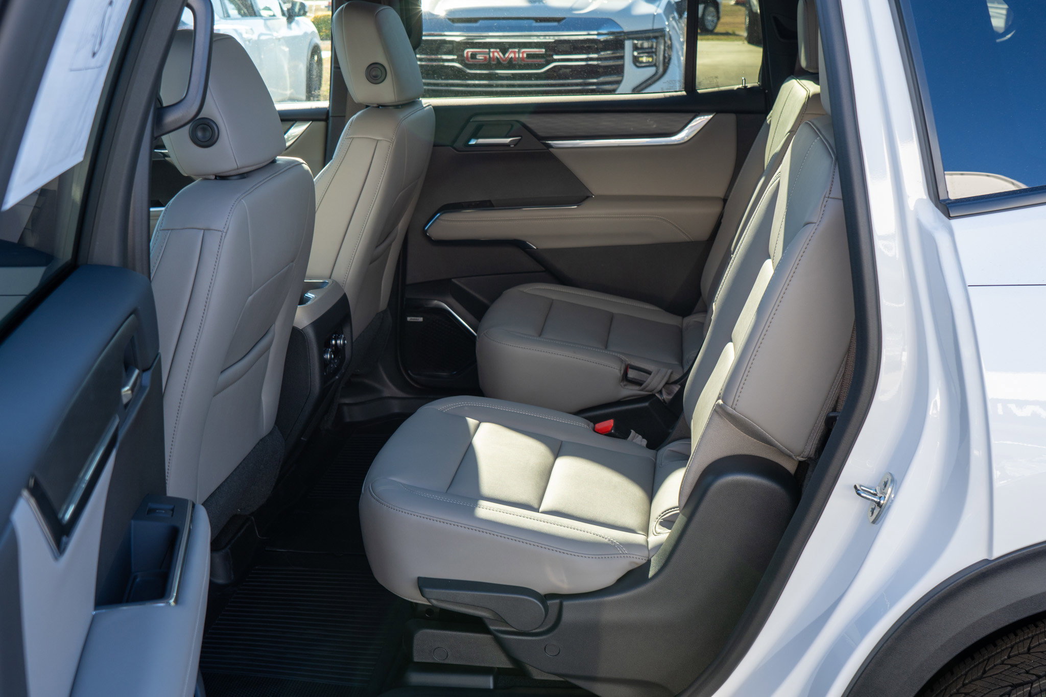 New 2026 GMC Acadia Elevation w/ Elevation Premium Package FWD image 19