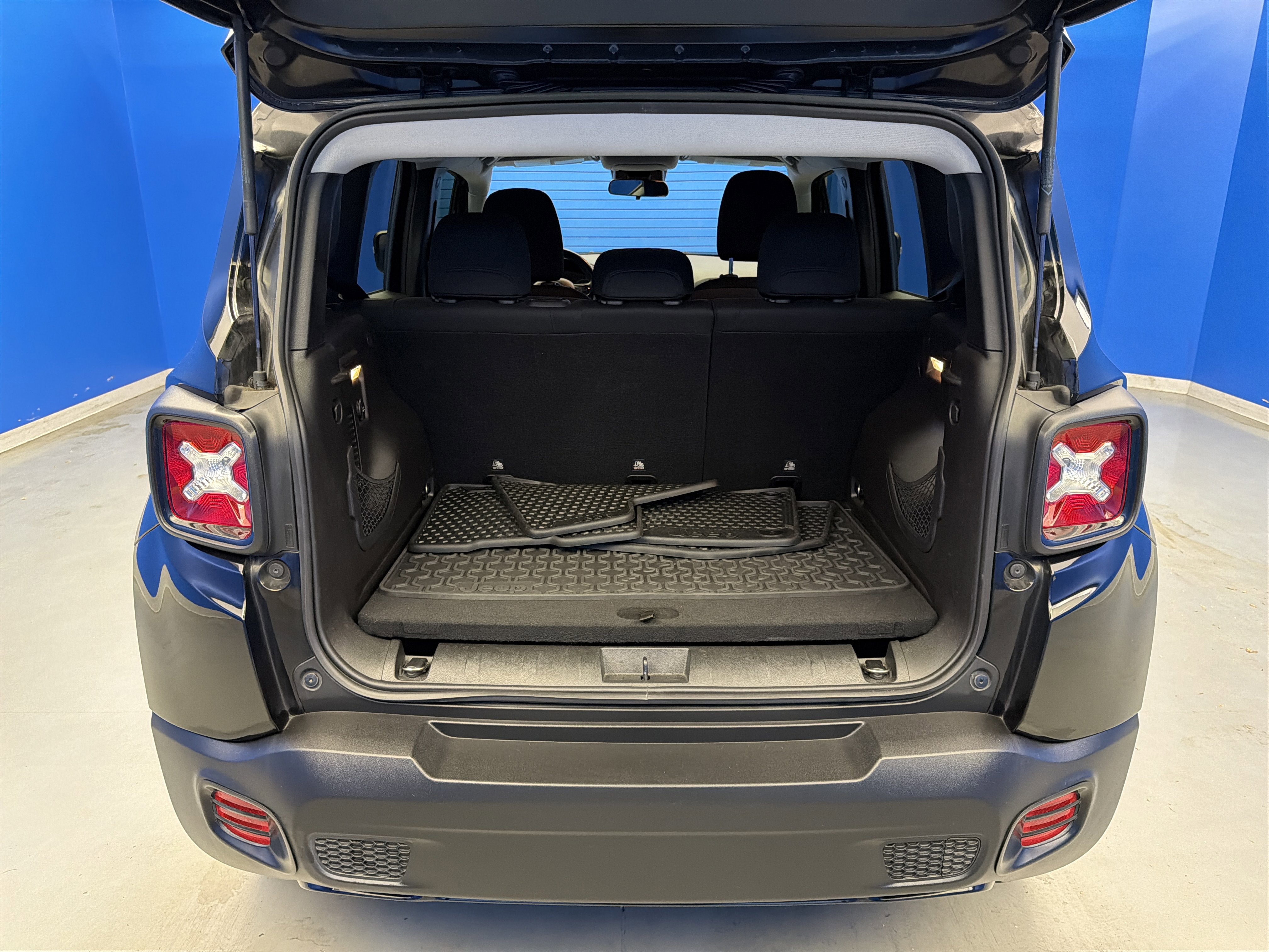 Used 2017 Jeep Renegade Altitude AWD/4WD image 27