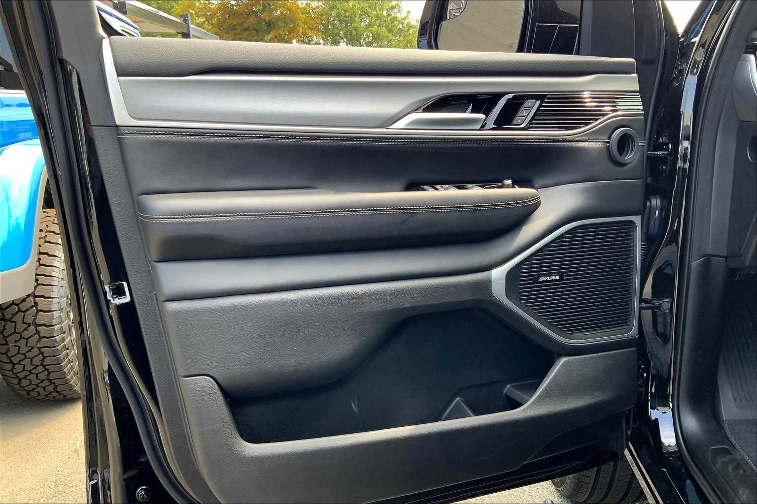 New 2025 Jeep Wagoneer Series II image 8