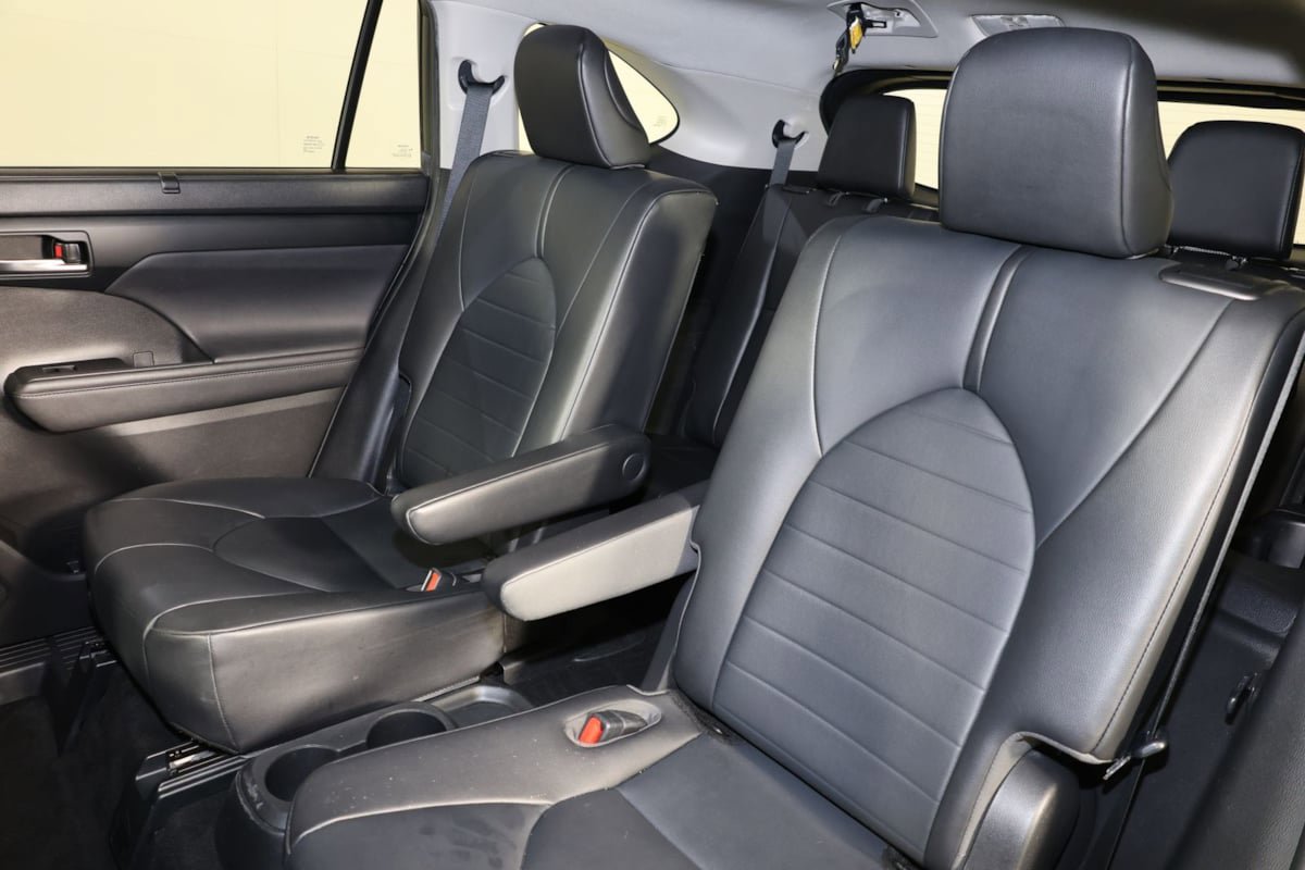 Used 2020 Toyota Highlander XLE FWD image 10
