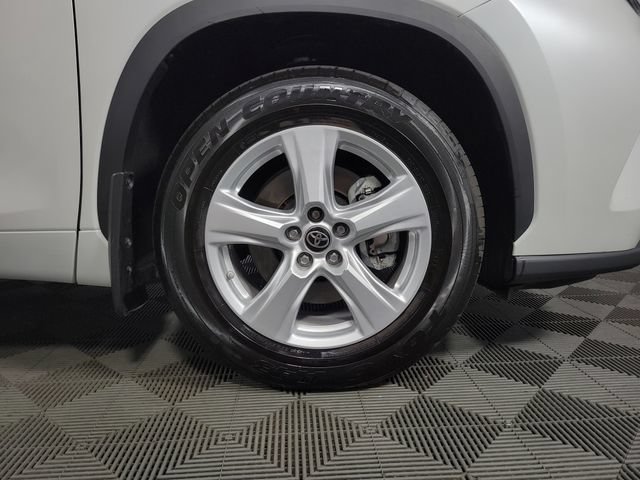 Used 2024 Toyota Highlander LE FWD image 13