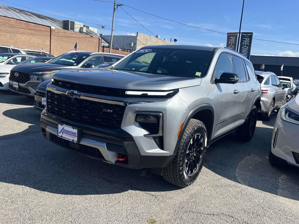 Used 2024 Chevrolet Traverse Z71 image 4