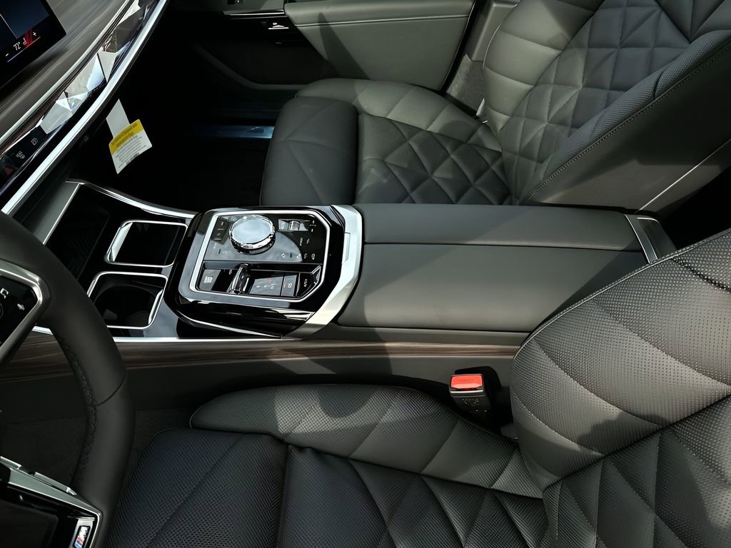New 2026 BMW 740i w/ Premium Package image 25