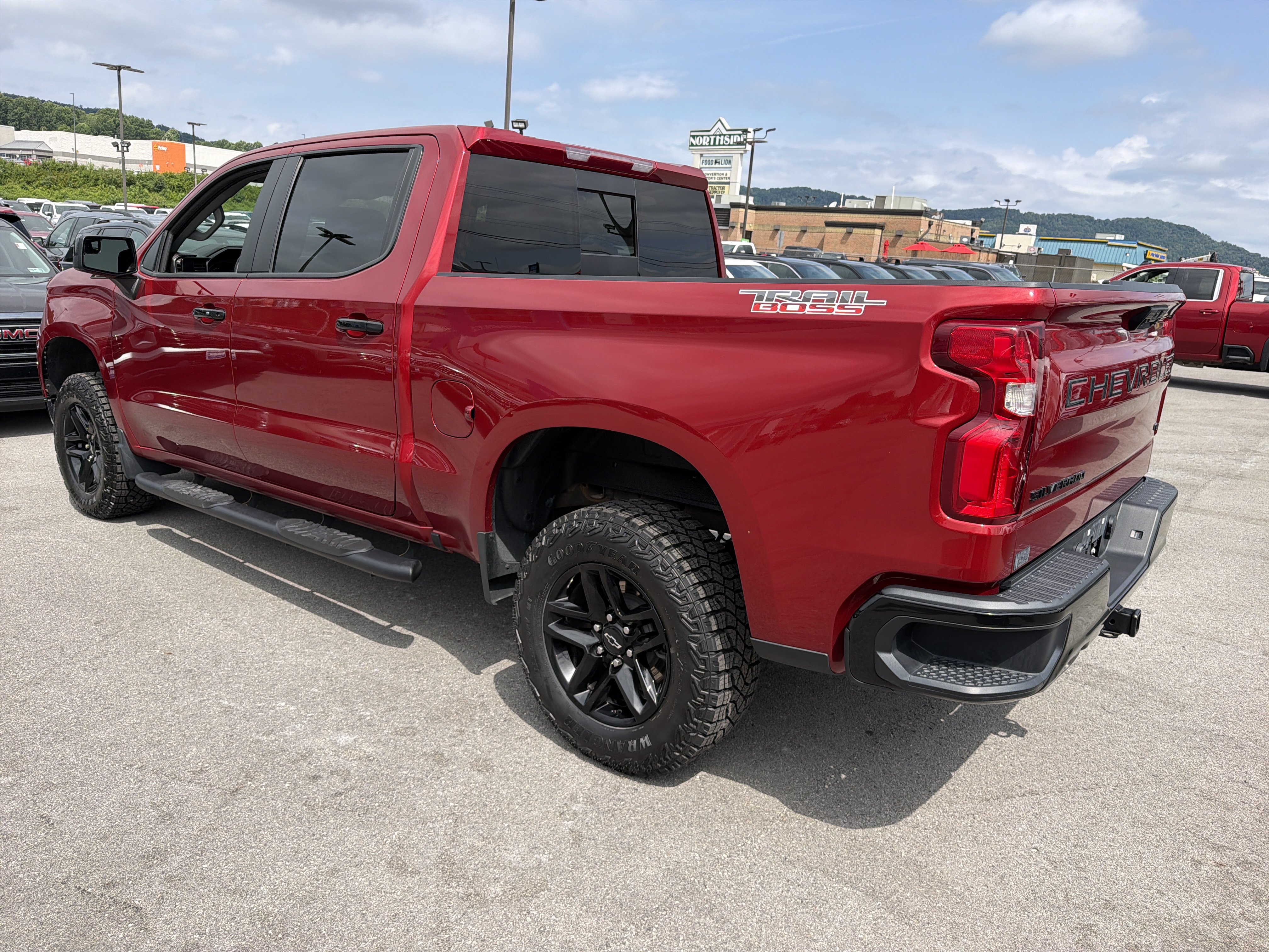 Used 2024 Chevrolet Silverado 1500 LT Trail Boss w/ Convenience Package II AWD/4WD image 9