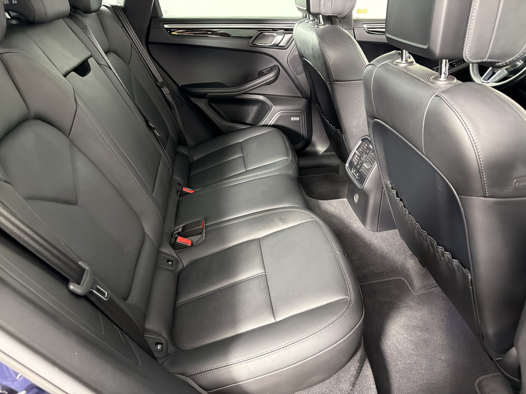 Certified 2019 Porsche Macan S AWD/4WD image 29
