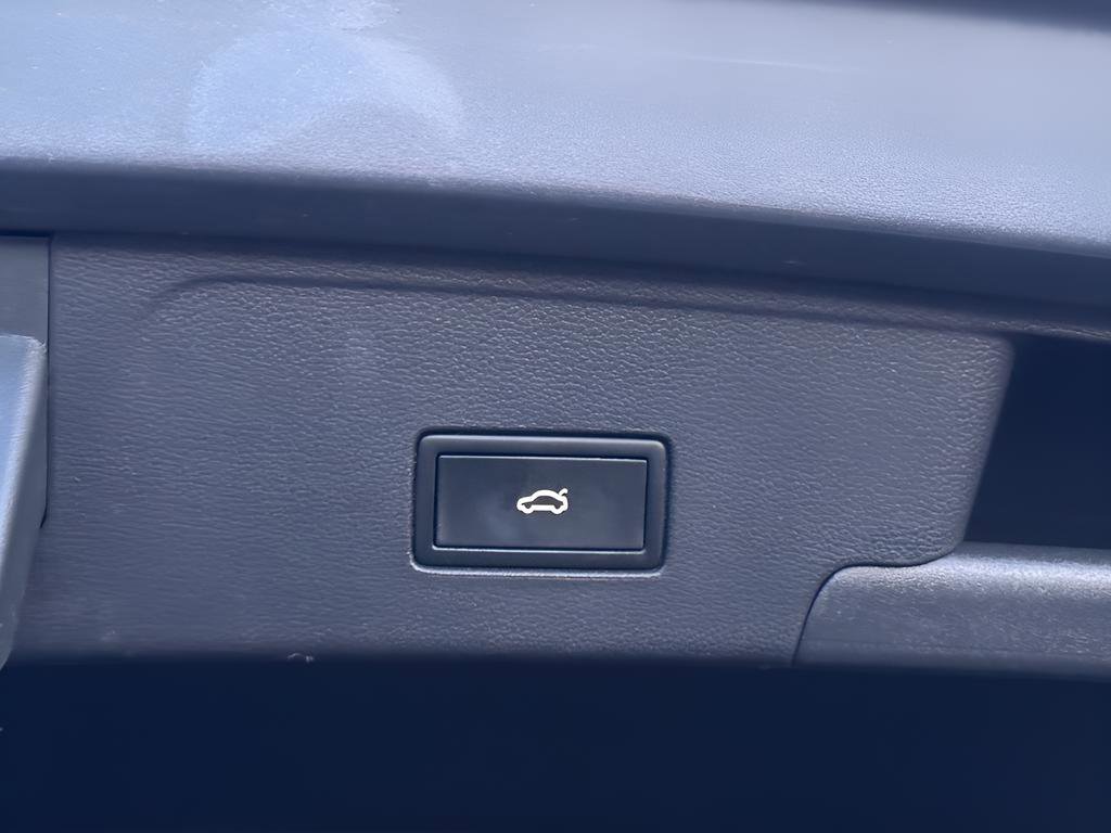 Used 2021 Volkswagen Atlas Cross Sport SEL image 39