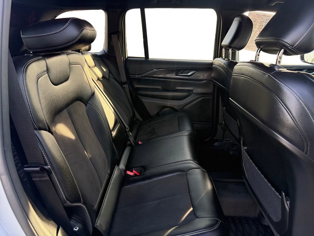 Used 2023 Jeep Grand Cherokee Altitude image 18