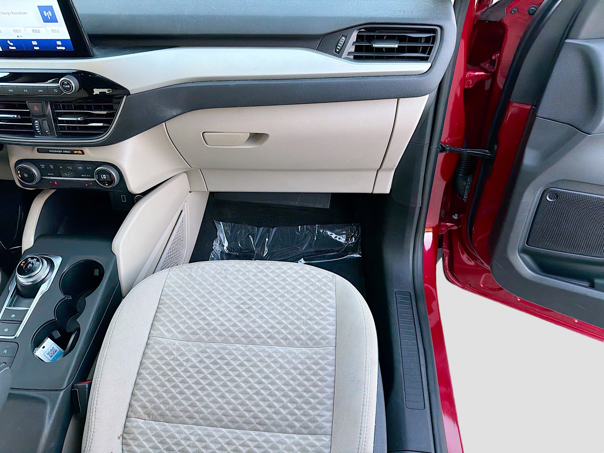 Used 2020 Ford Escape SE image 16