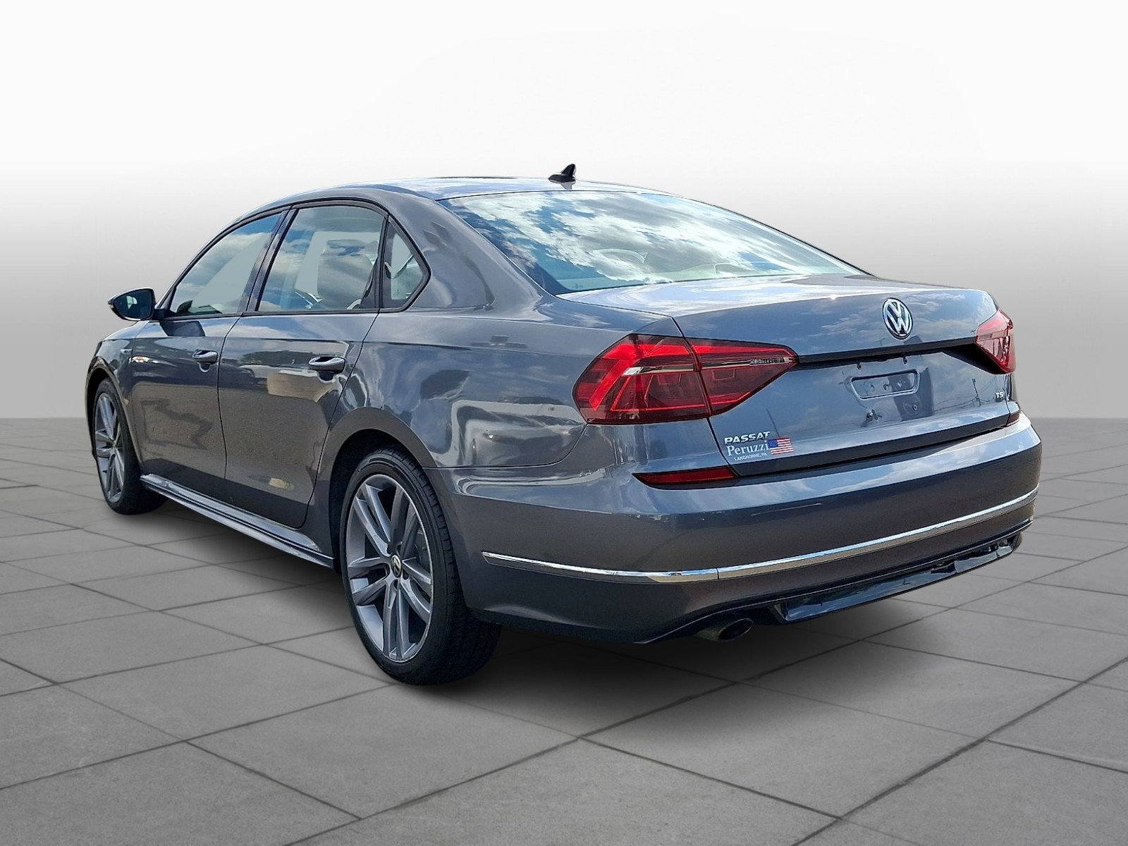Used 2018 Volkswagen Passat 2.0T S FWD image 5