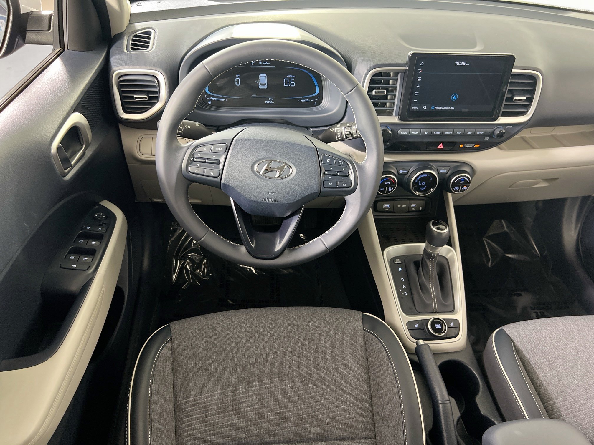Used 2023 Hyundai Venue Limited FWD image 22