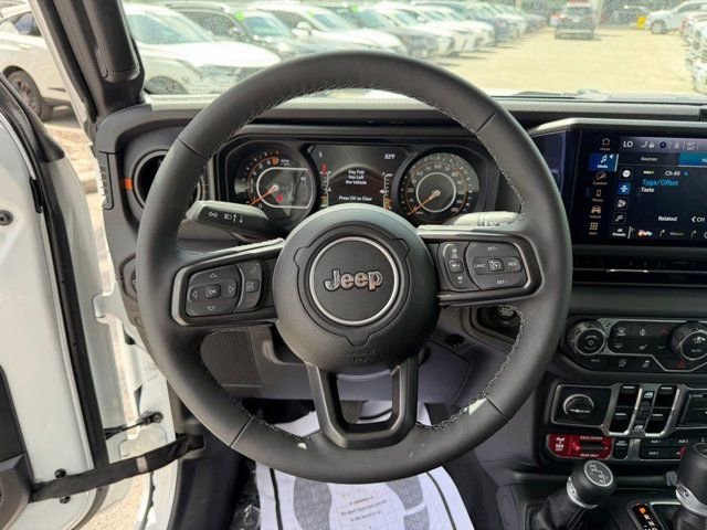 Used 2025 Jeep Gladiator Mojave w/ Convenience Group image 17