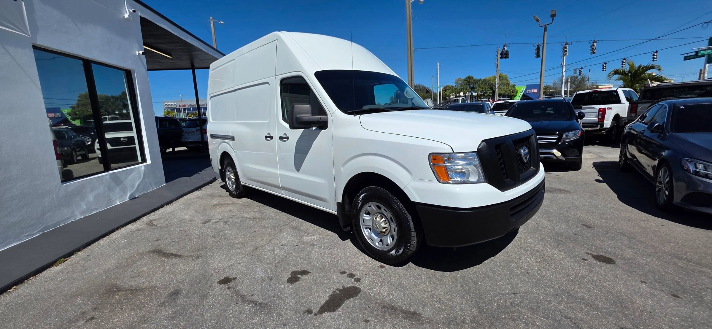 Used 2020 Nissan NV 2500 SV image 2