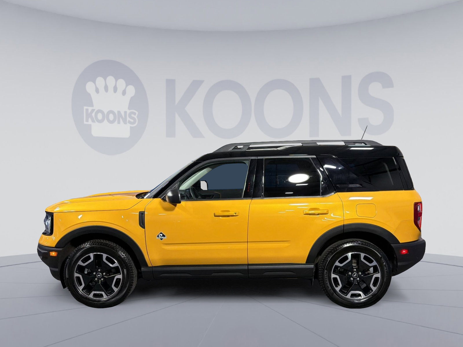 Used 2023 Ford Bronco Sport Outer Banks w/ Tech Package AWD/4WD image 2