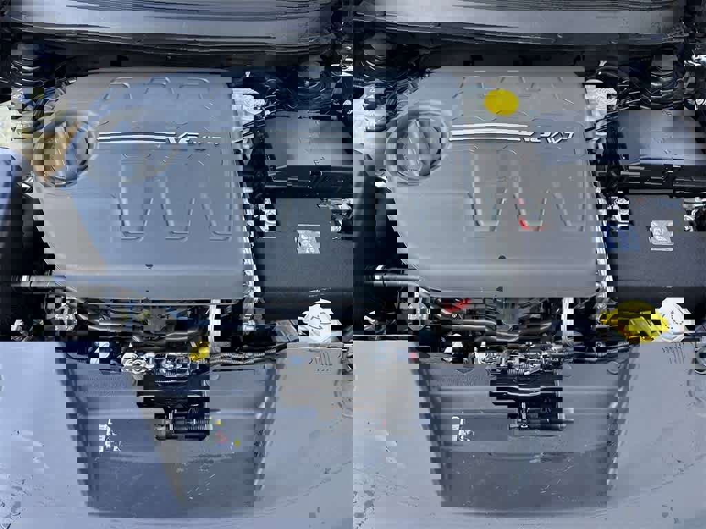 Used 2018 Jeep Cherokee Limited w/ Technology Group image 9