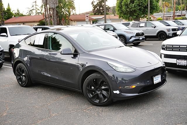 Used 2024 Tesla Model Y Long Range AWD/4WD image 3