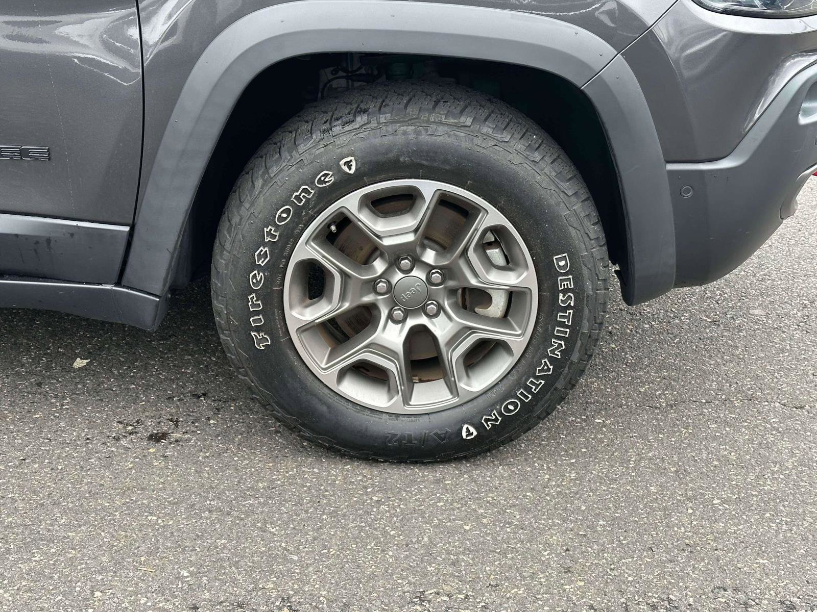 Used 2023 Jeep Cherokee Trailhawk image 6