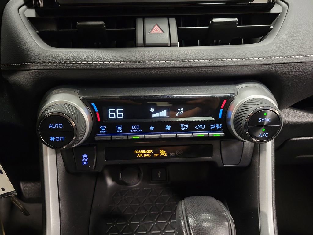 Used 2022 Toyota RAV4 LE AWD/4WD image 17