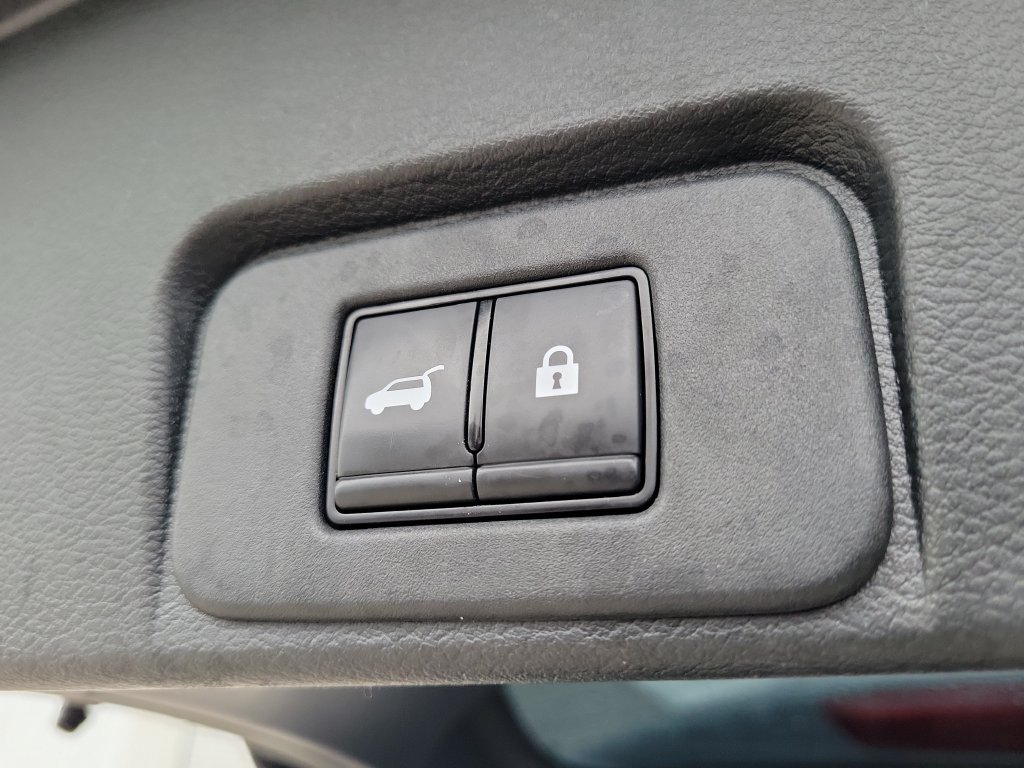 Used 2022 Nissan Rogue Platinum w/ Head-Up Display Package FWD image 8
