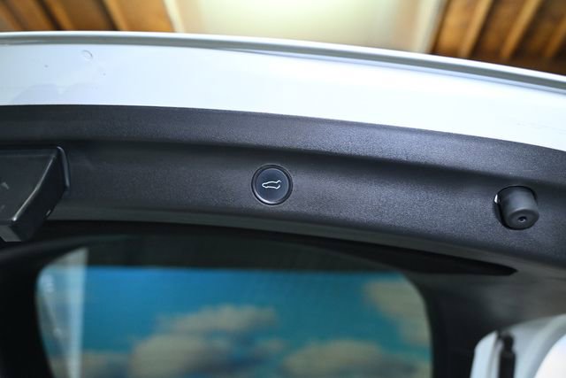 Used 2022 Tesla Model Y Long Range image 39