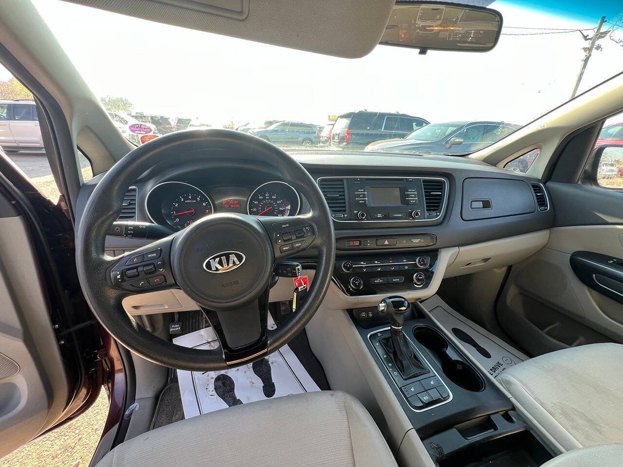Used 2015 Kia Sedona LX w/ LX Convenience Package FWD image 4