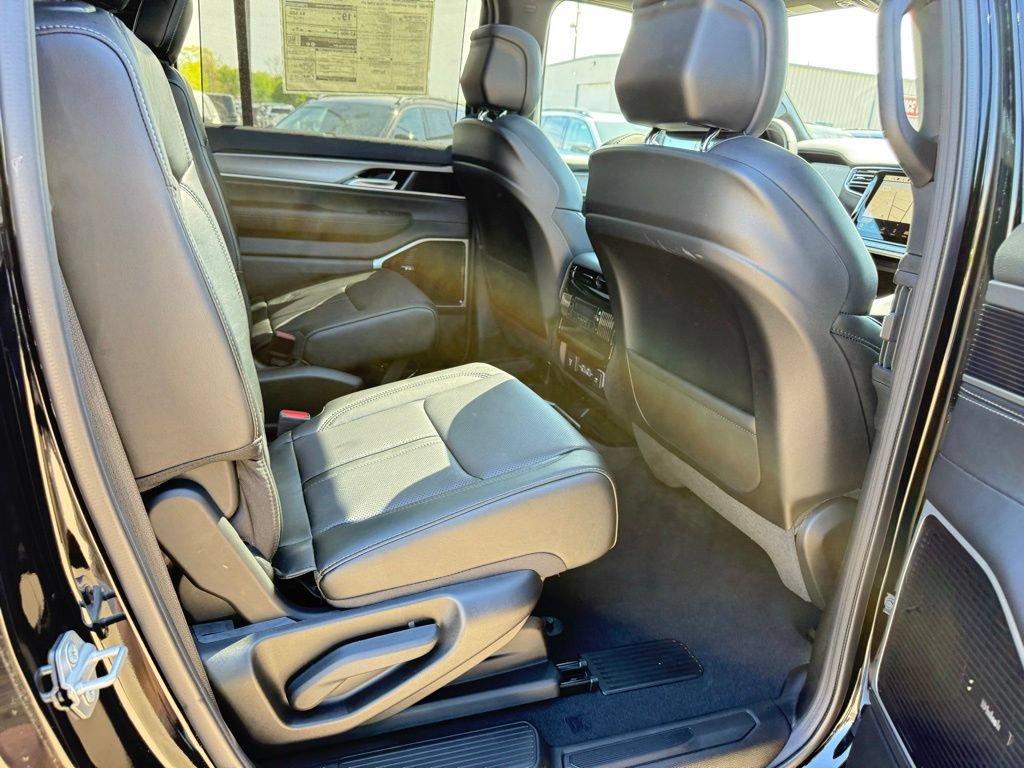 New 2026 Jeep Grand Wagoneer Limited AWD/4WD image 43