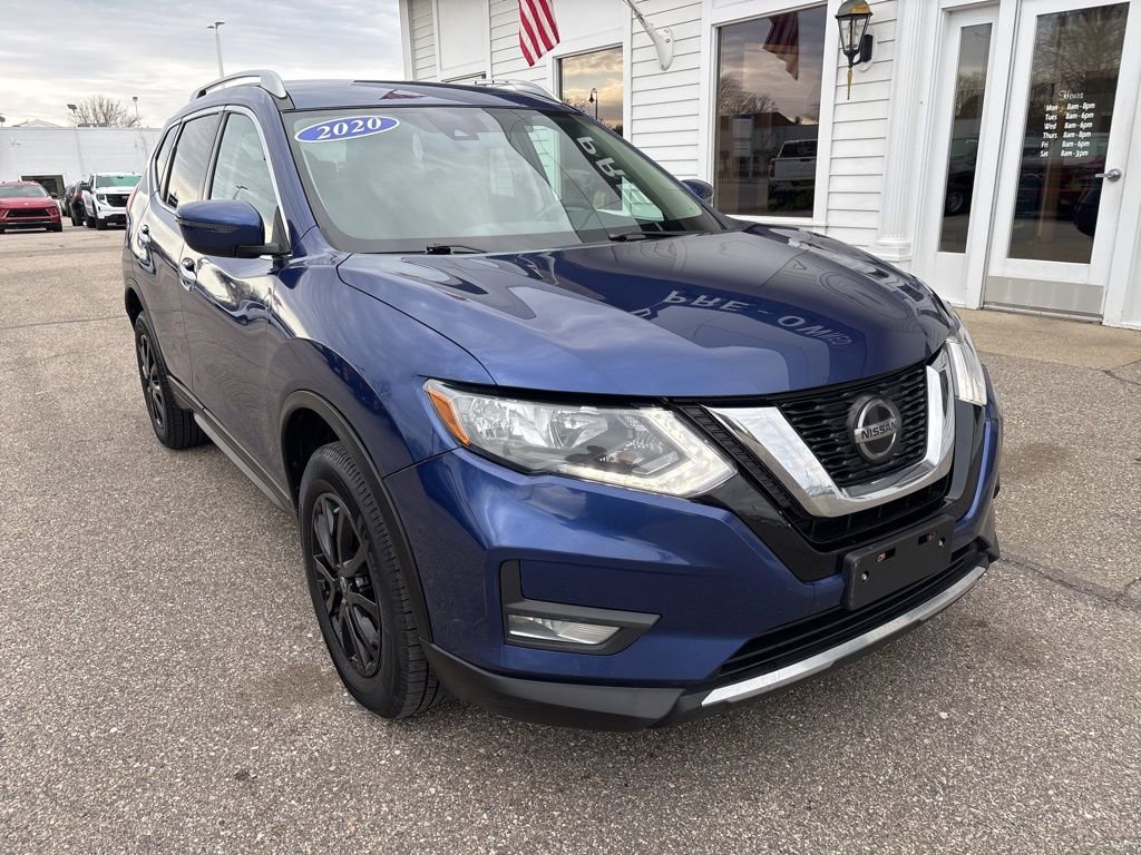Used 2020 Nissan Rogue SV image 3