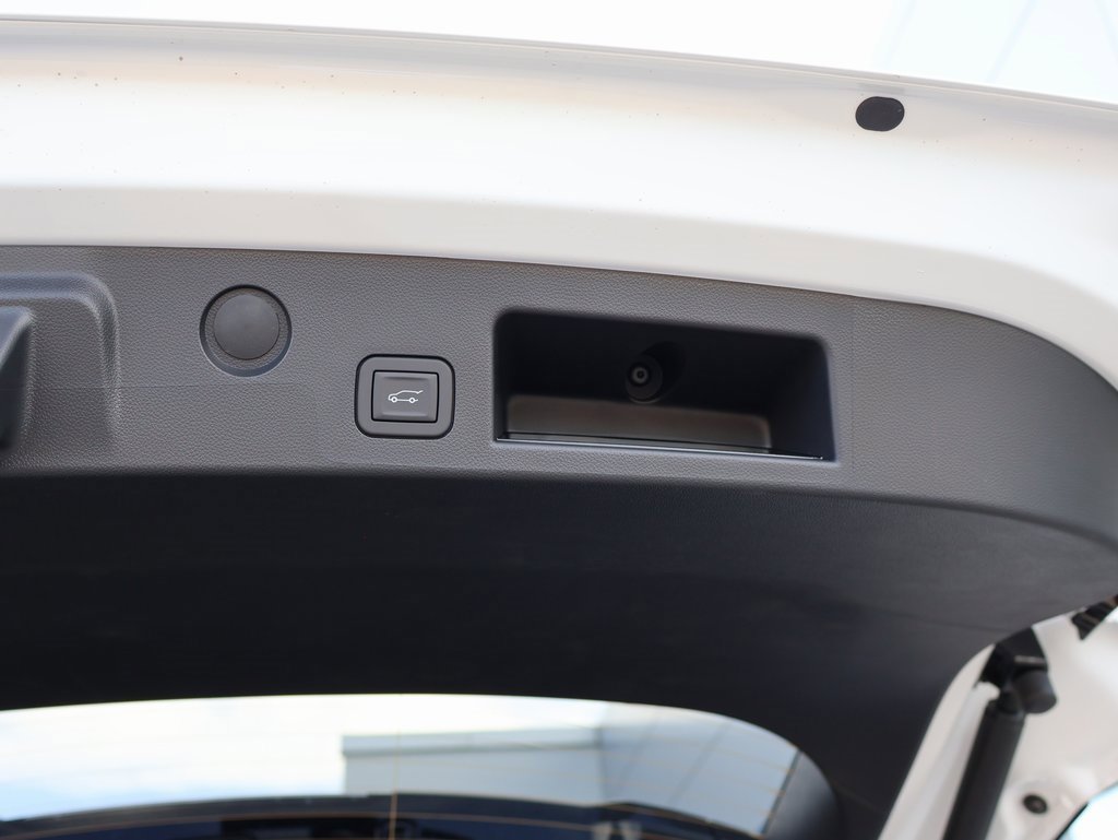 New 2026 GMC Terrain AT4 w/ LPO, Black Badging Package image 31