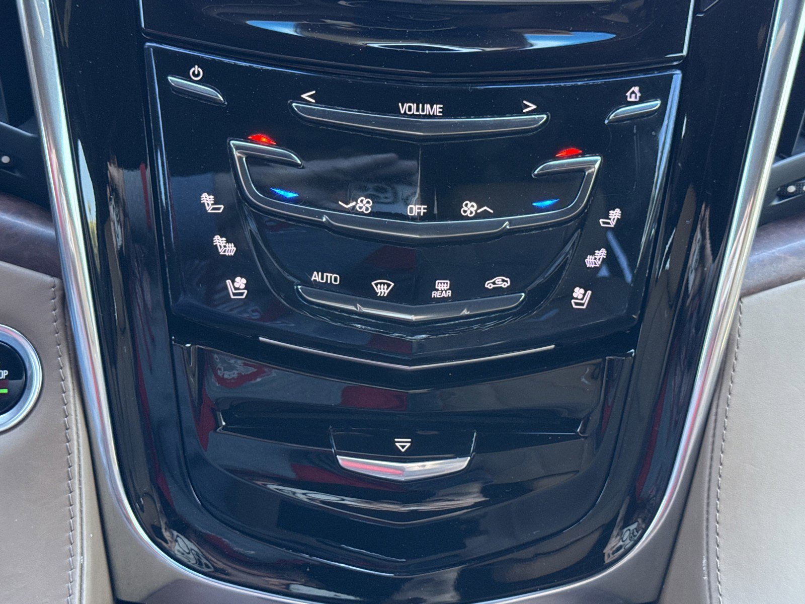 Used 2017 Cadillac Escalade Platinum image 39