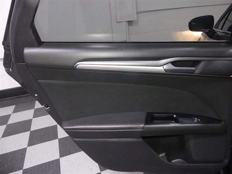 Used 2016 Ford Fusion SE image 25