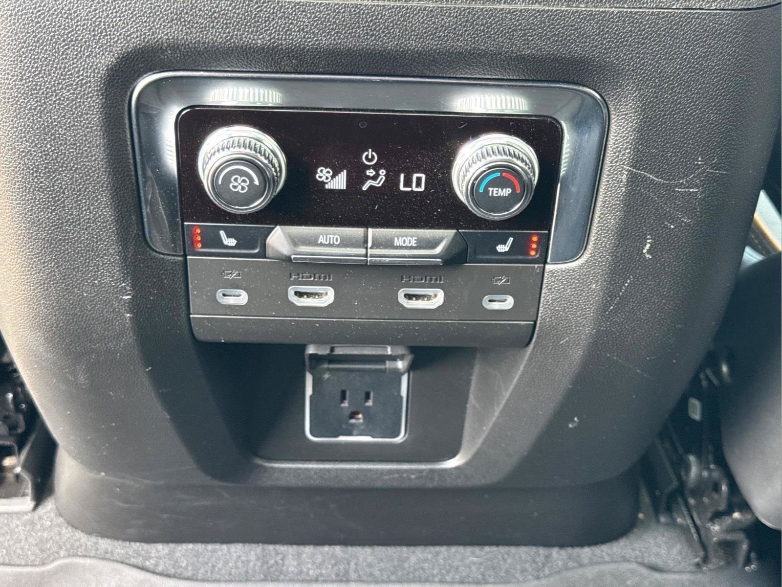 Used 2024 GMC Yukon AT4 w/ Technology Package AWD/4WD image 16