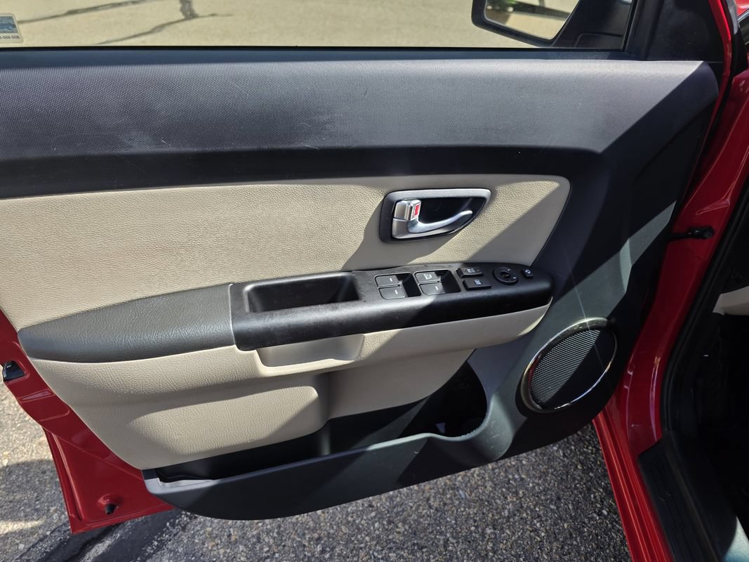Used 2013 Kia Soul ! w/ Premium Pkg FWD image 10