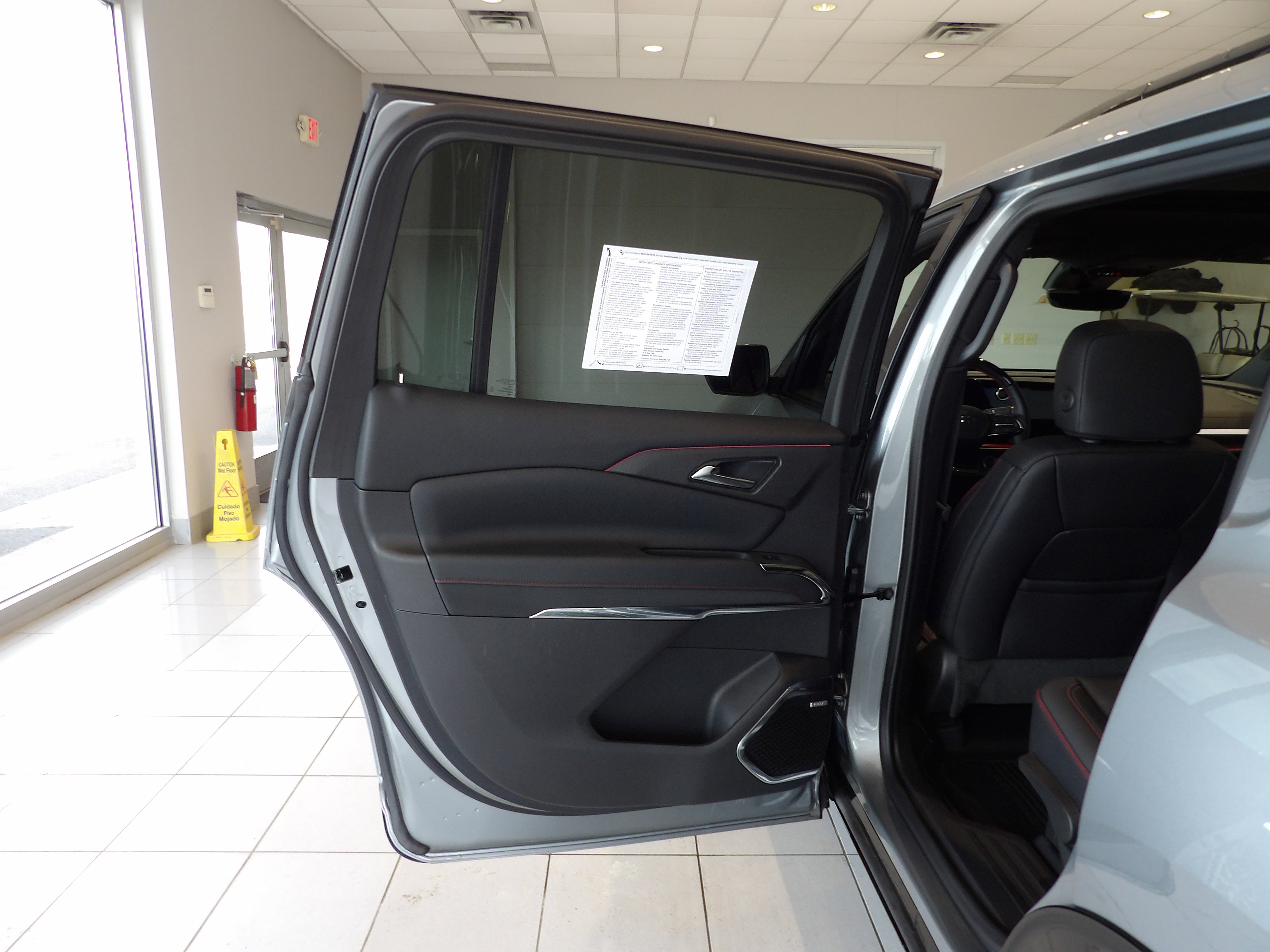 Used 2025 Chevrolet Traverse RS image 19
