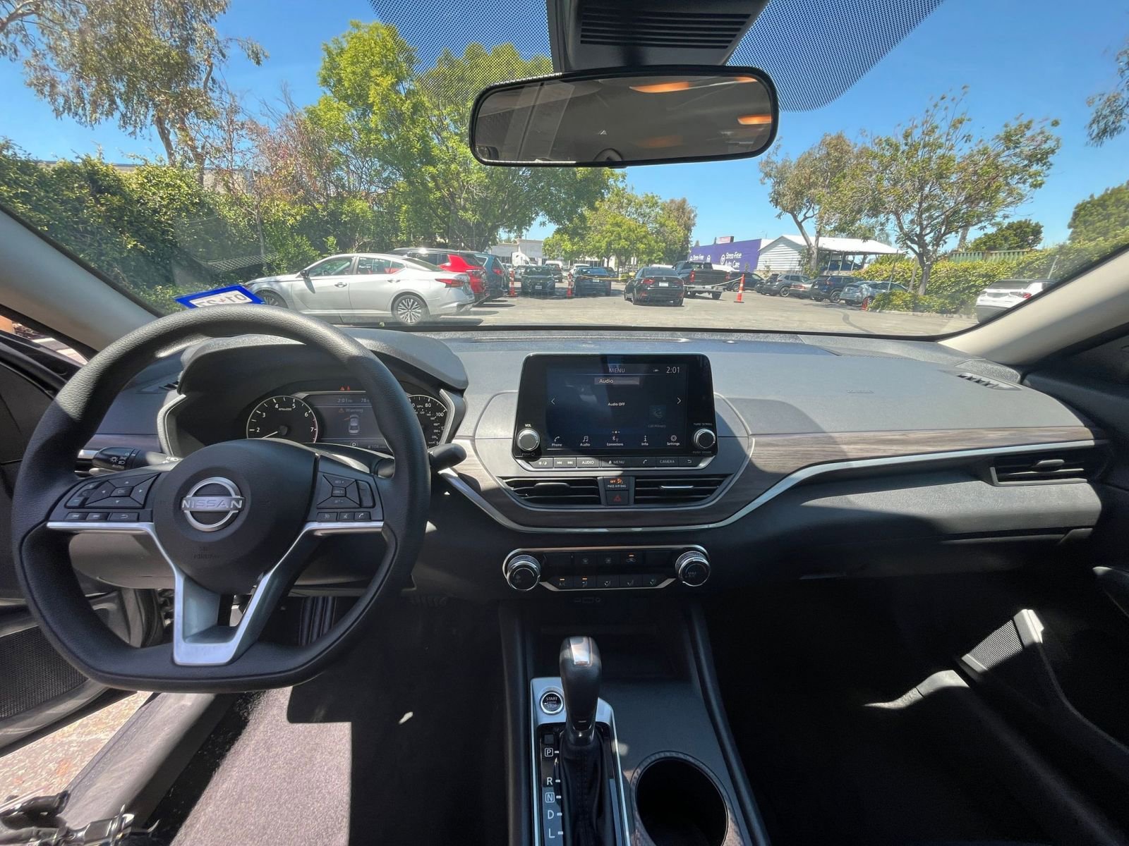 Used 2025 Nissan Altima 2.5 SV FWD image 33