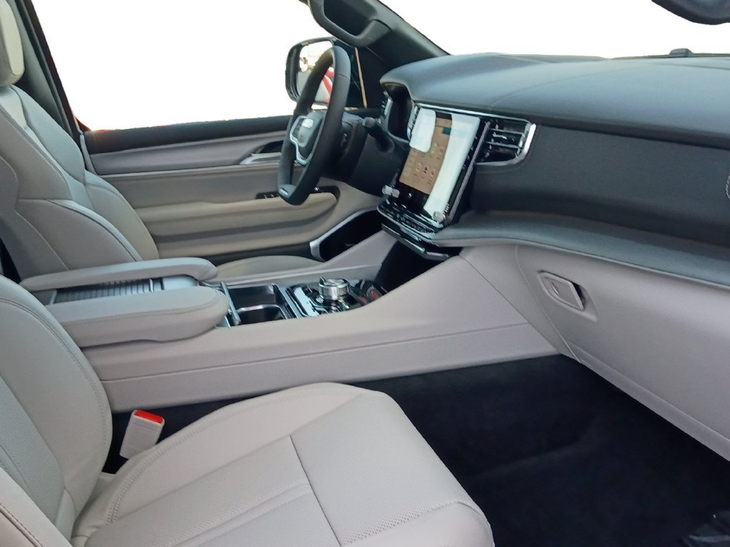 New 2026 Jeep Grand Wagoneer L Limited AWD/4WD image 24
