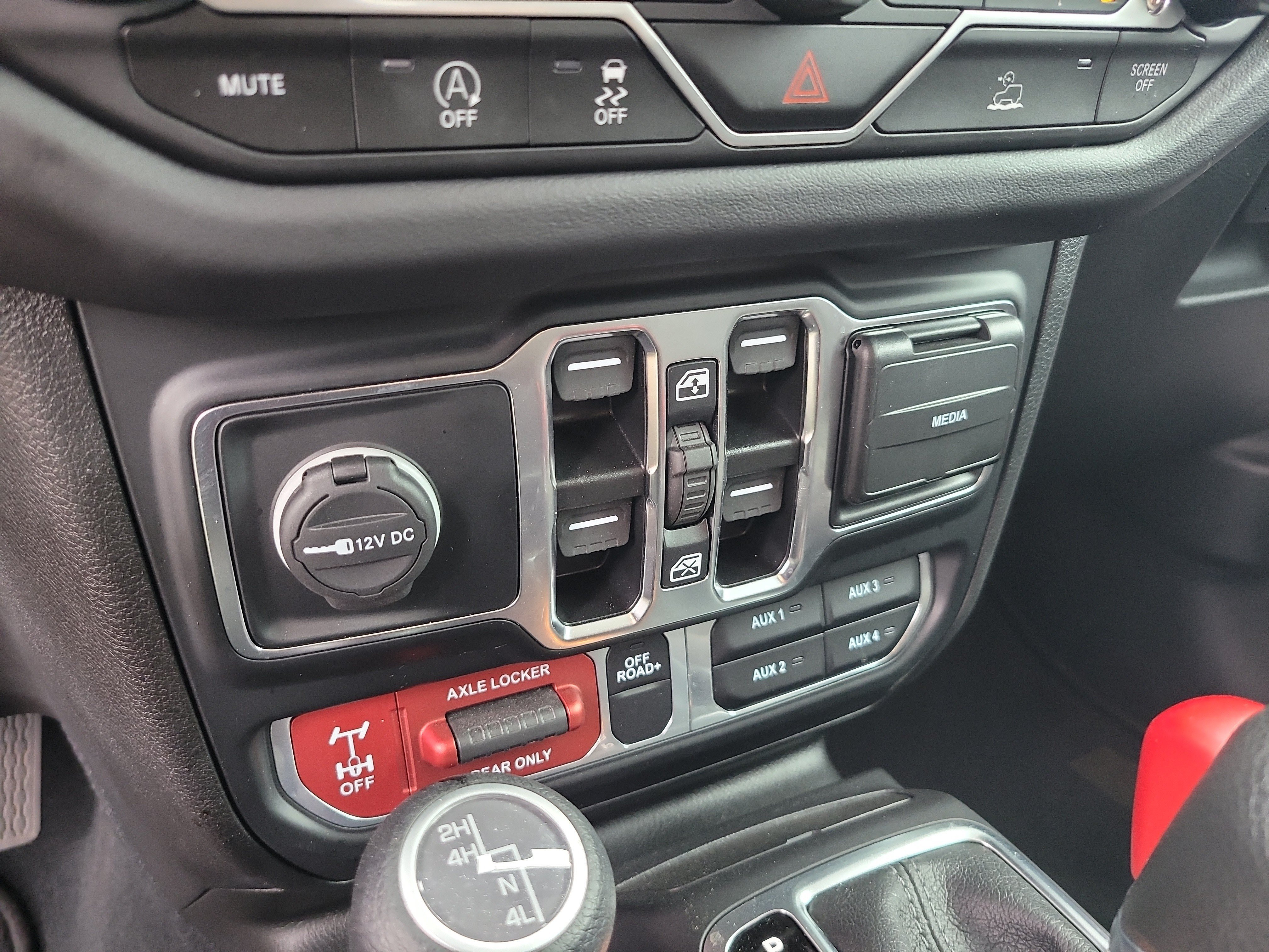 Used 2024 Jeep Gladiator Mojave AWD/4WD image 24