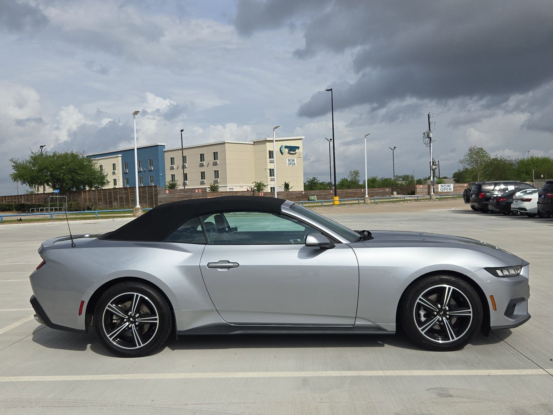 Used 2024 Ford Mustang Premium RWD image 2