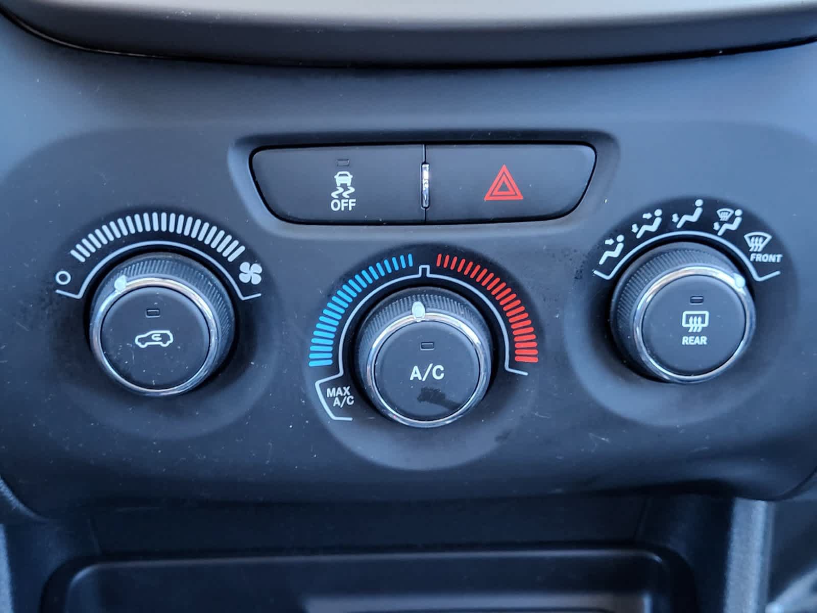 Used 2016 Jeep Cherokee Sport FWD image 20