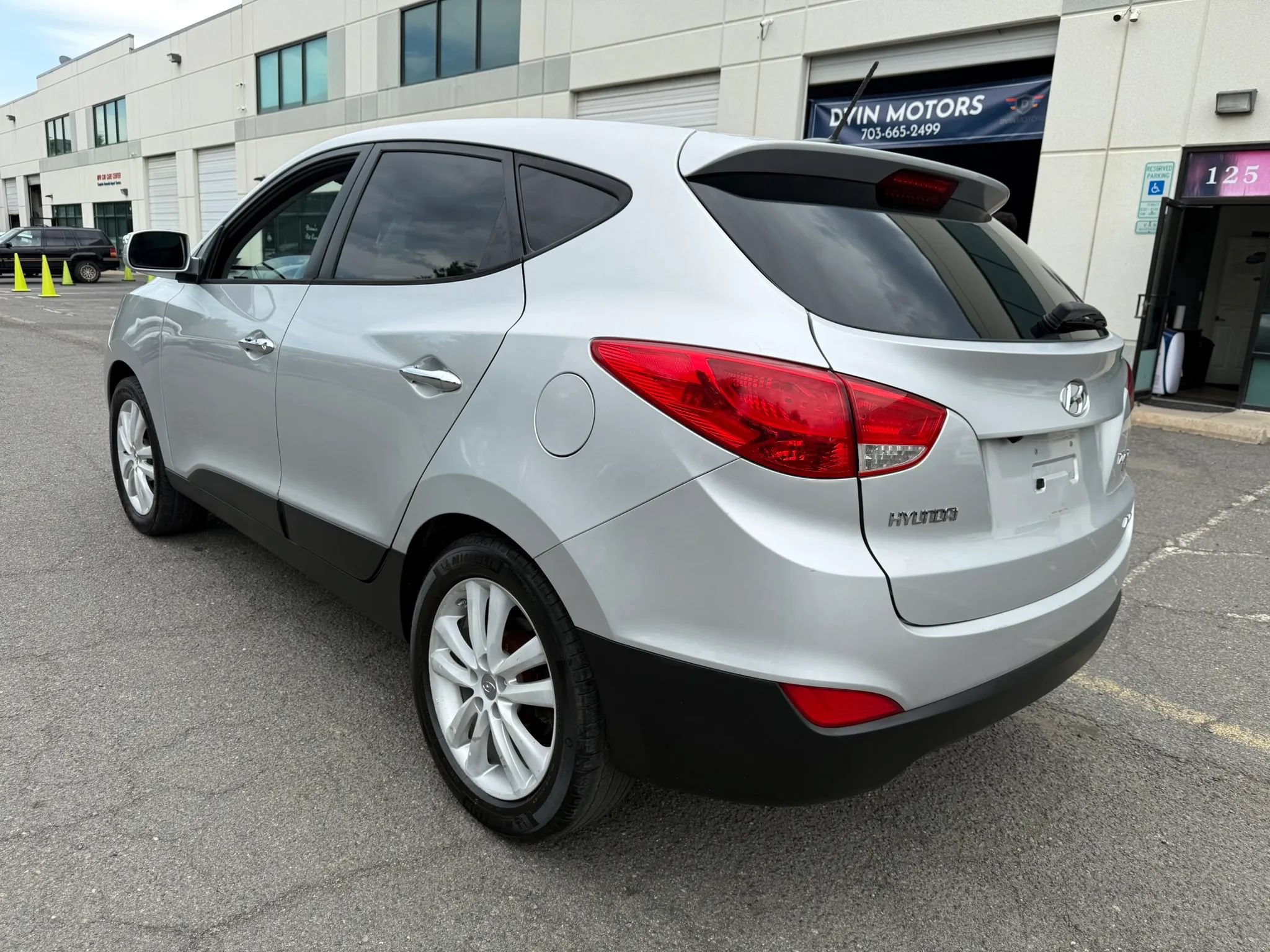 Used 2013 Hyundai Tucson Limited w/ Premium Pkg AWD/4WD image 9