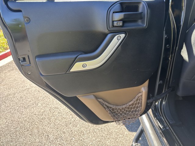 Used 2015 Jeep Wrangler Unlimited Sahara w/ Connectivity Group AWD/4WD image 20