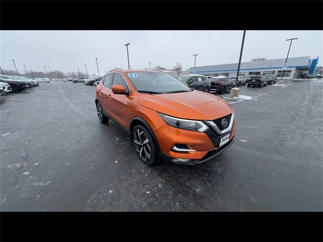 Used 2021 Nissan Rogue Sport SL w/ Premium Package image 2