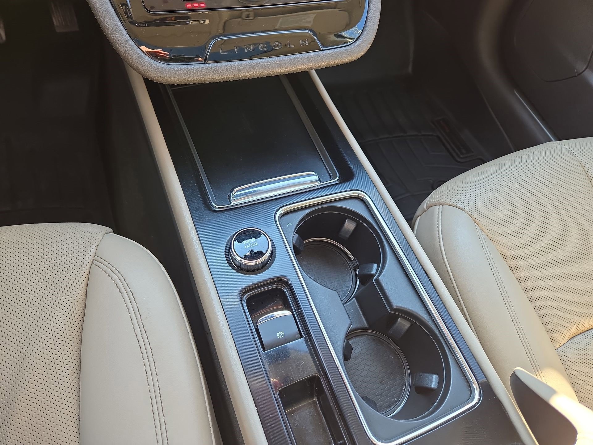 Used 2021 Lincoln Corsair Reserve w/ Equipment Group 201A image 22