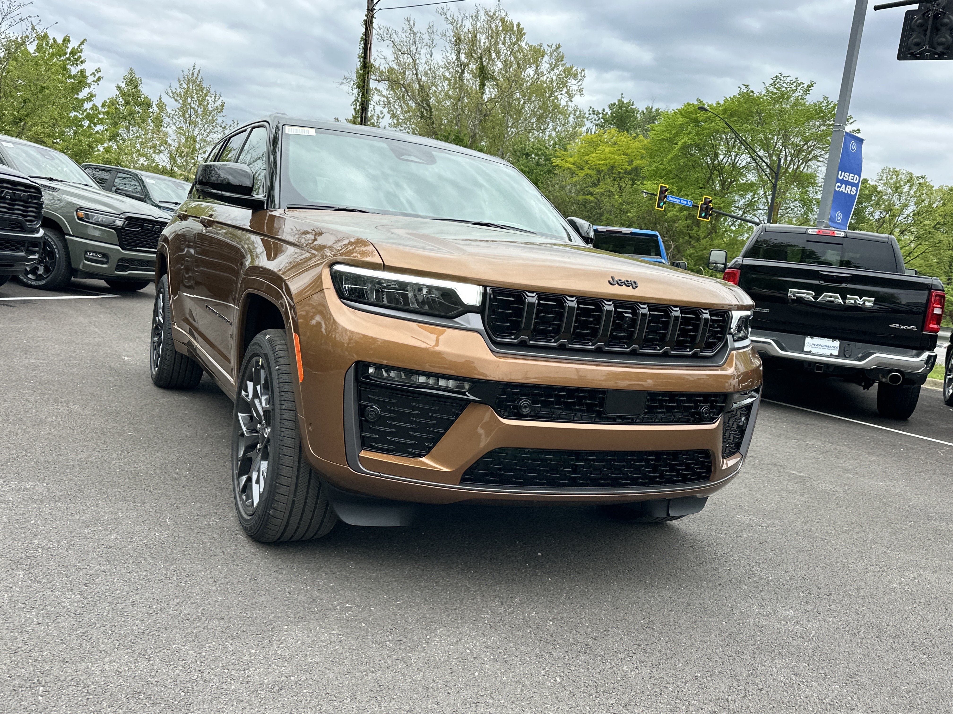 New 2026 Jeep Grand Cherokee Summit w/ Obsidian Package AWD/4WD image 24