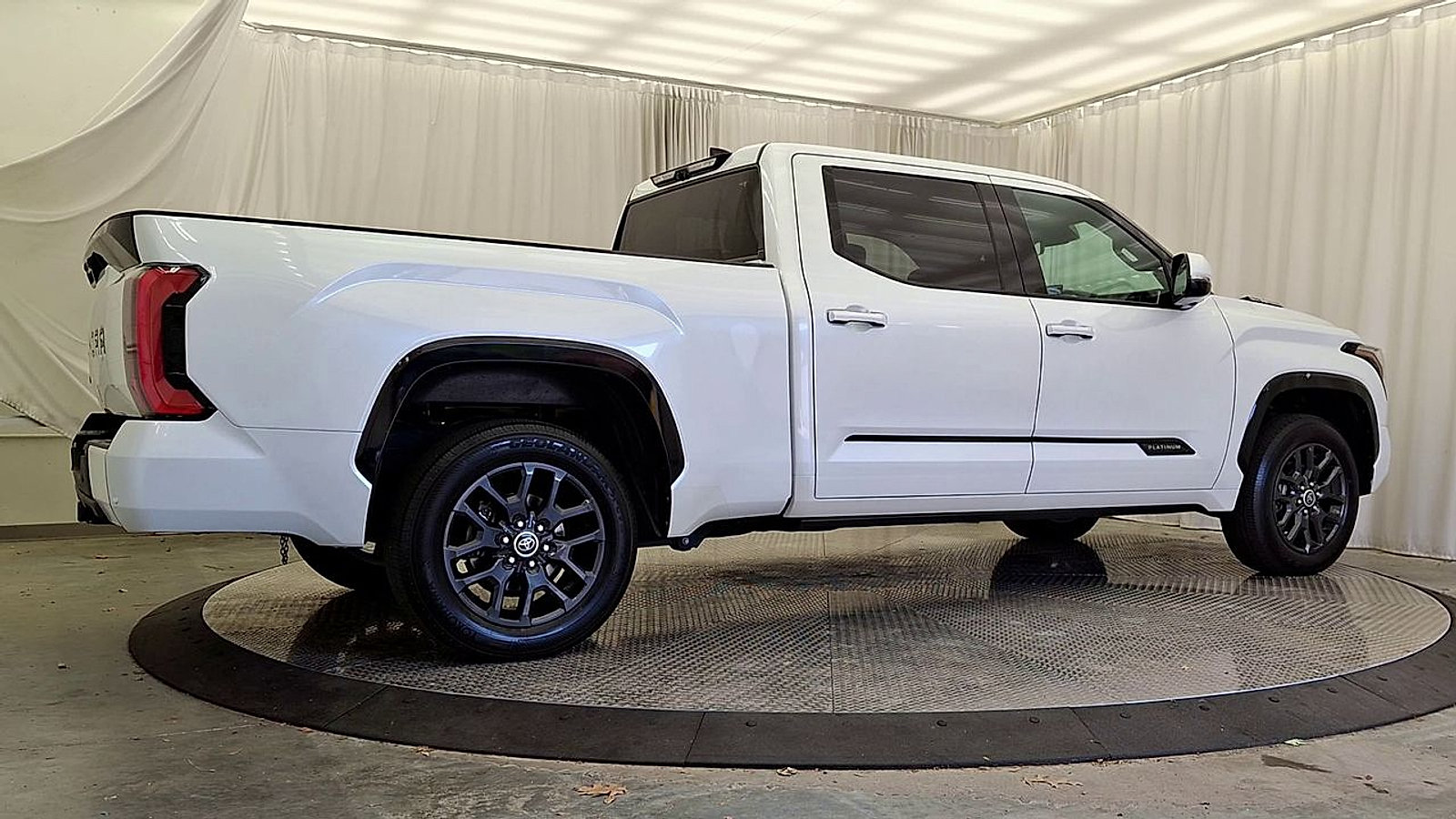 Used 2022 Toyota Tundra Platinum w/ Advanced Package AWD/4WD image 11