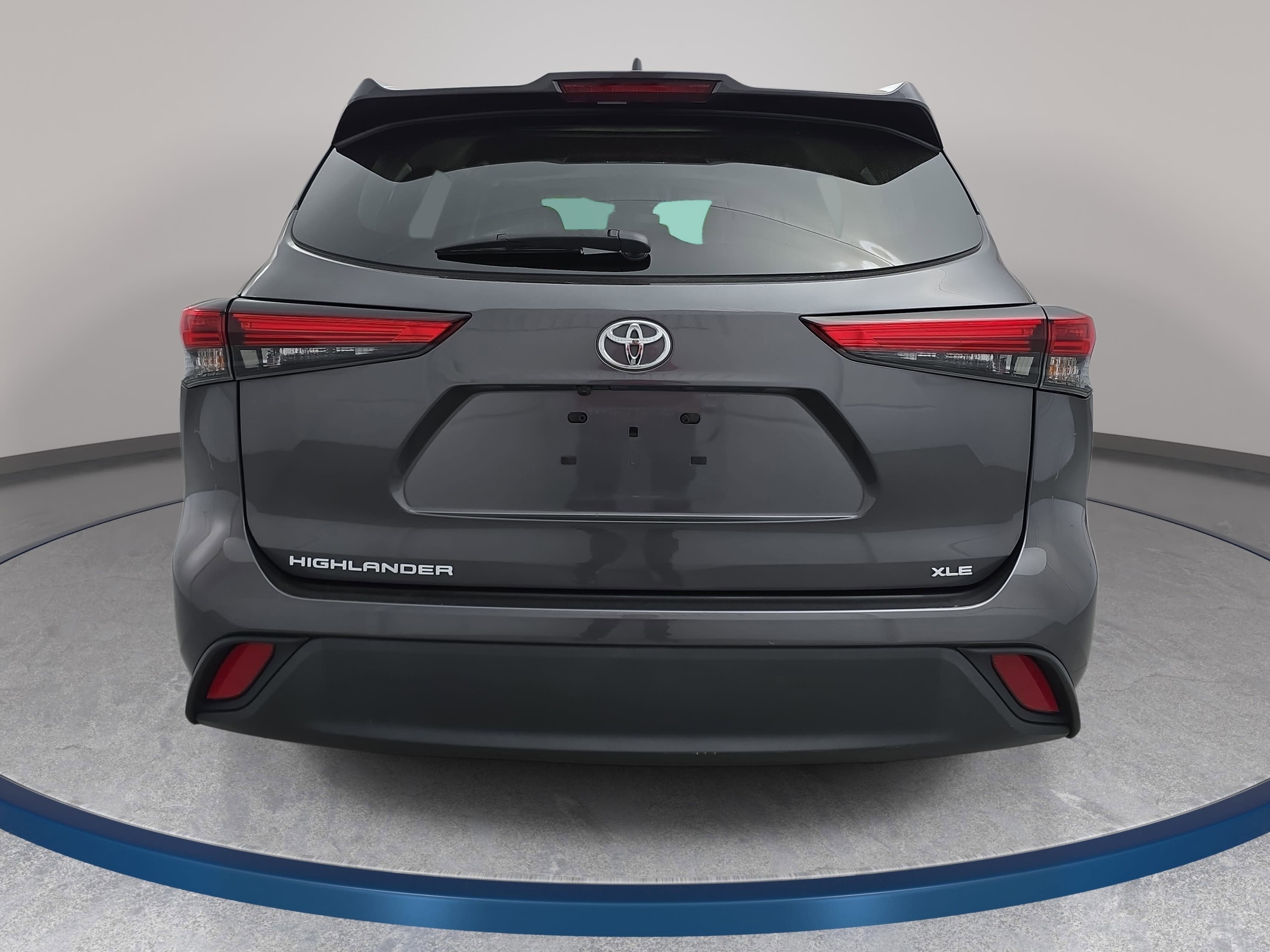 Used 2022 Toyota Highlander XLE image 6