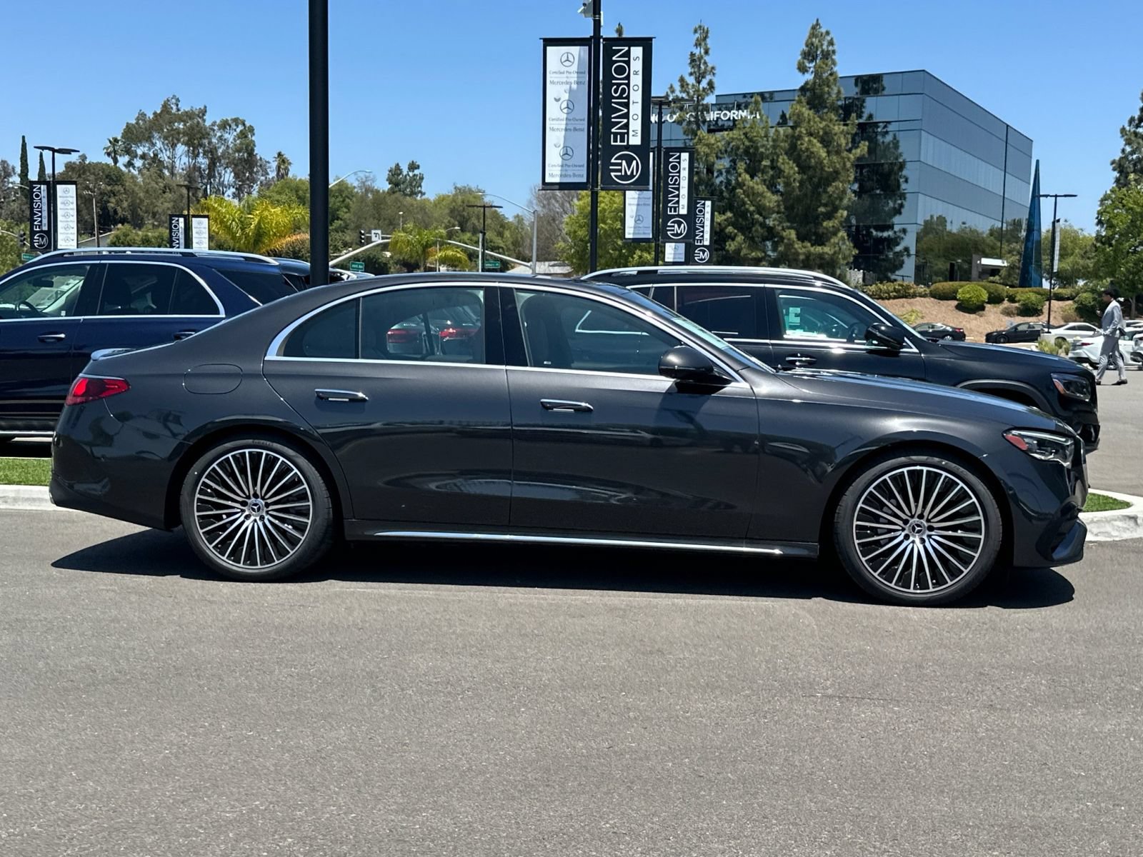 Used 2025 Mercedes-Benz E 350 Sedan image 2