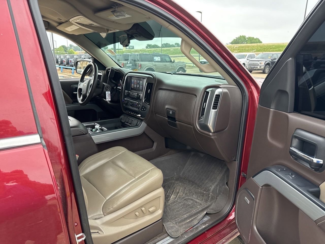 Used 2017 Chevrolet Silverado 1500 LTZ Z71 w/ LTZ Plus Package AWD/4WD image 22