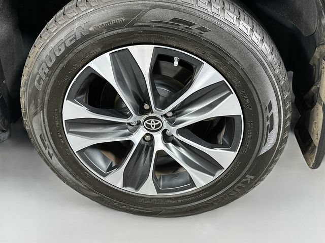 Used 2020 Toyota Highlander XLE AWD/4WD image 32